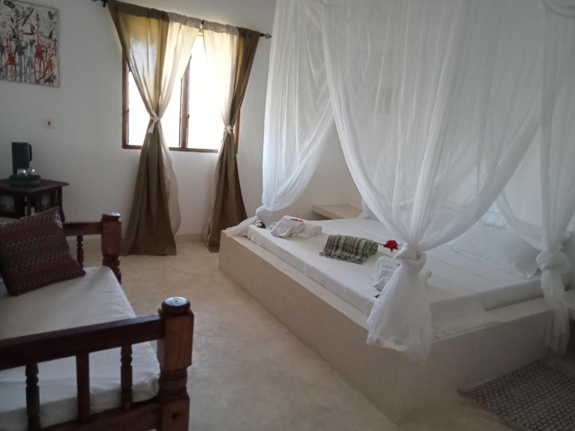Shira House Bed & Breakfast Watamu Ngoại thất bức ảnh