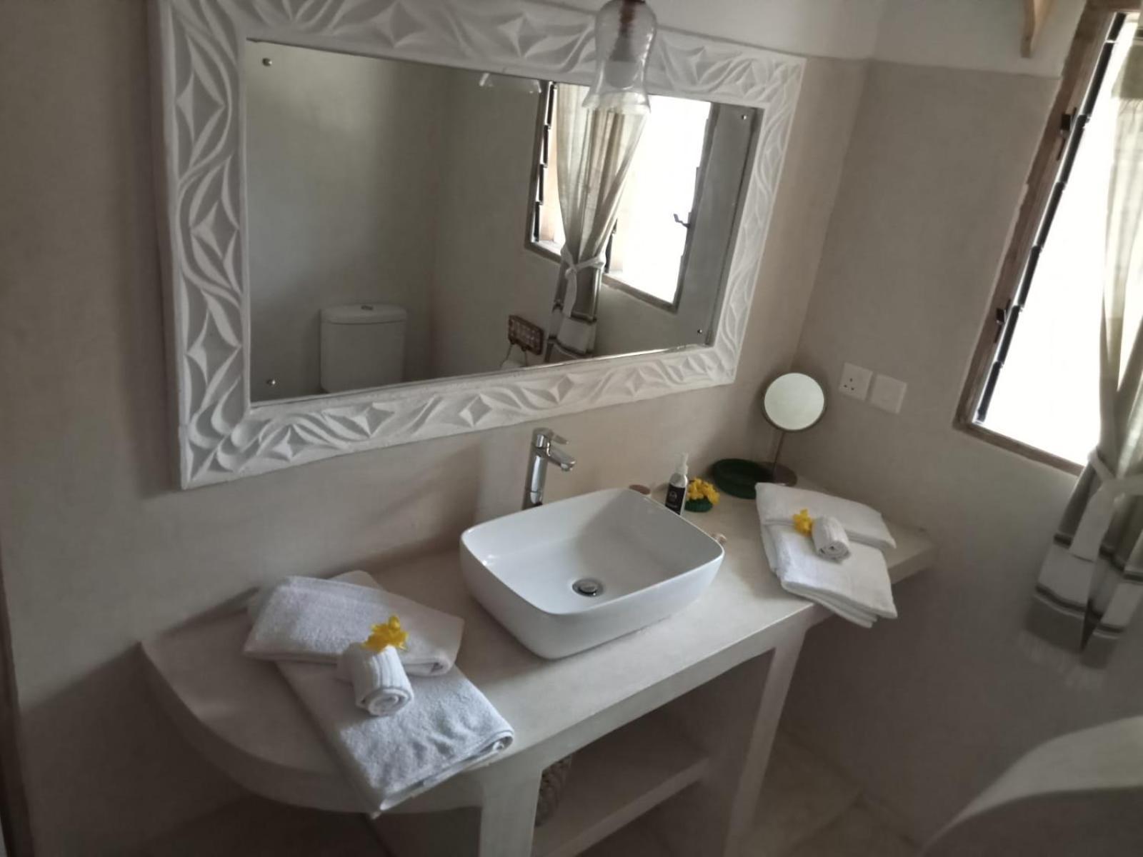 Shira House Bed & Breakfast Watamu Ngoại thất bức ảnh