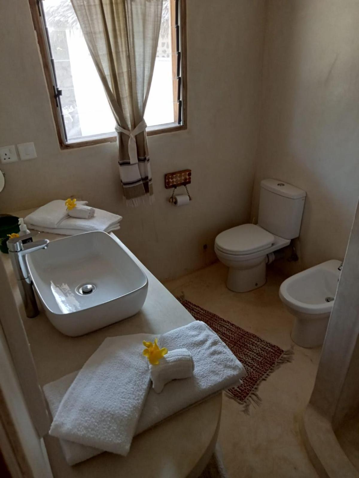 Shira House Bed & Breakfast Watamu Ngoại thất bức ảnh