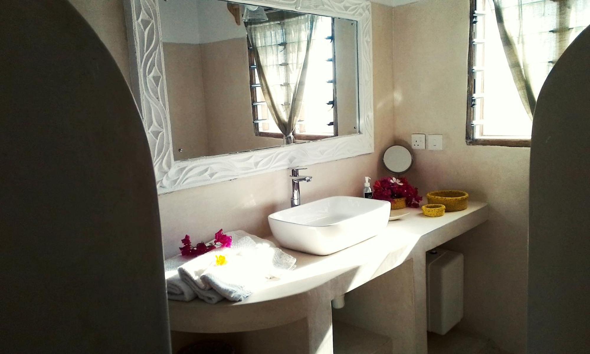 Shira House Bed & Breakfast Watamu Ngoại thất bức ảnh