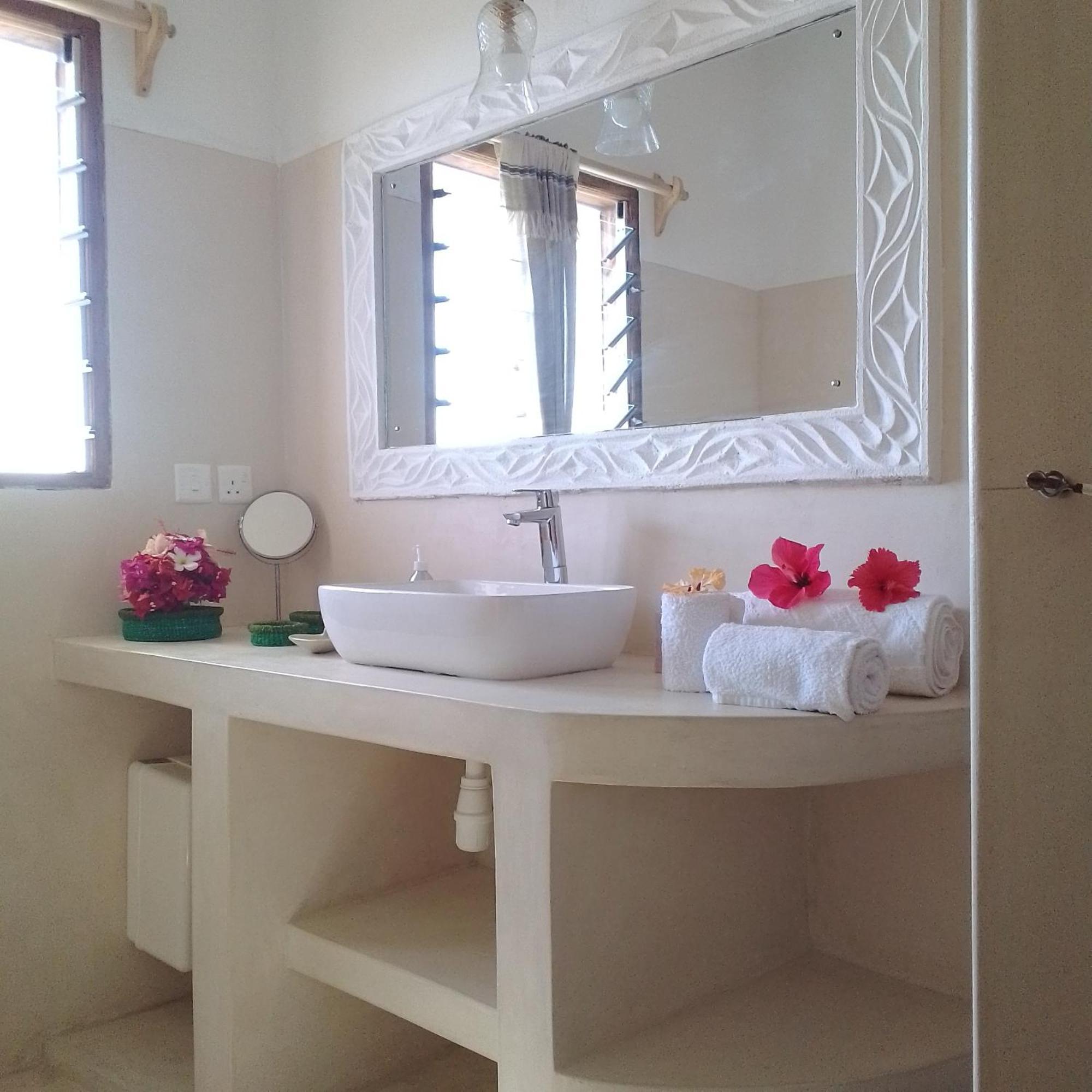 Shira House Bed & Breakfast Watamu Ngoại thất bức ảnh