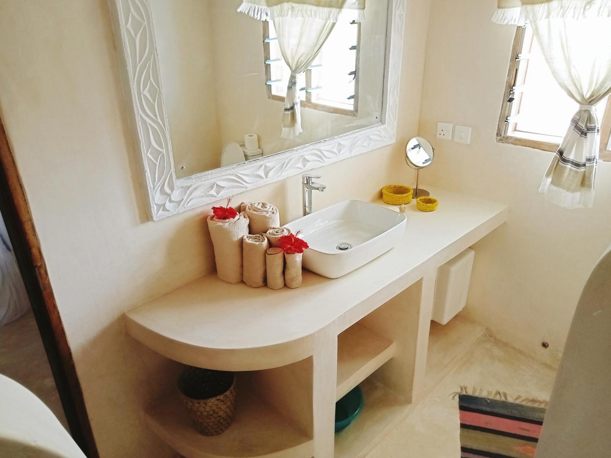 Shira House Bed & Breakfast Watamu Ngoại thất bức ảnh